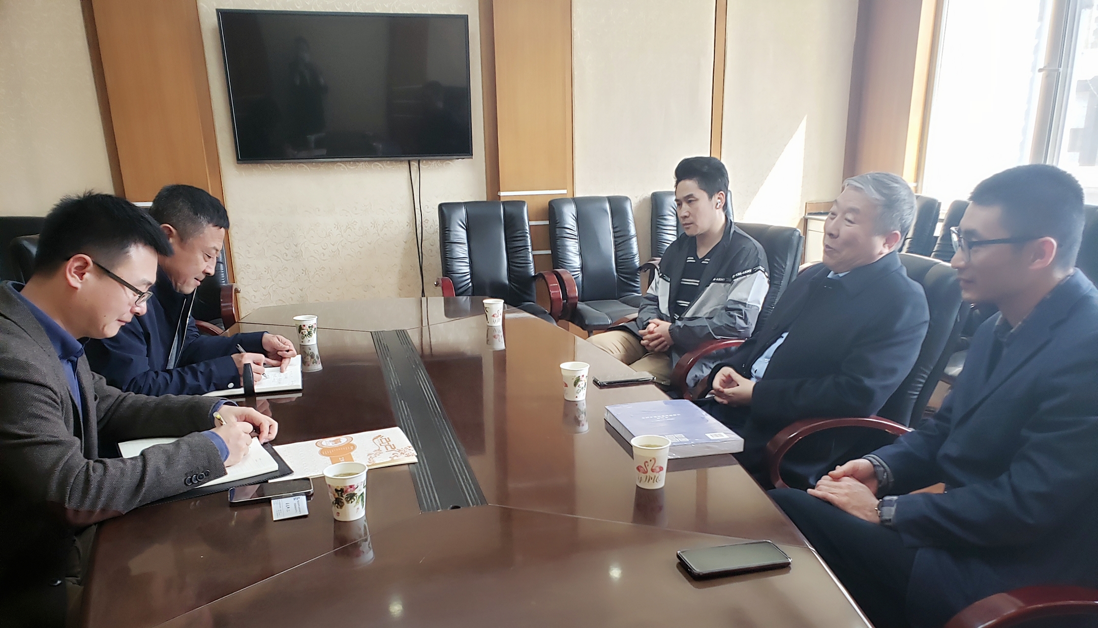 中国水泥协会常务副秘书长张建新一行到访质检中心